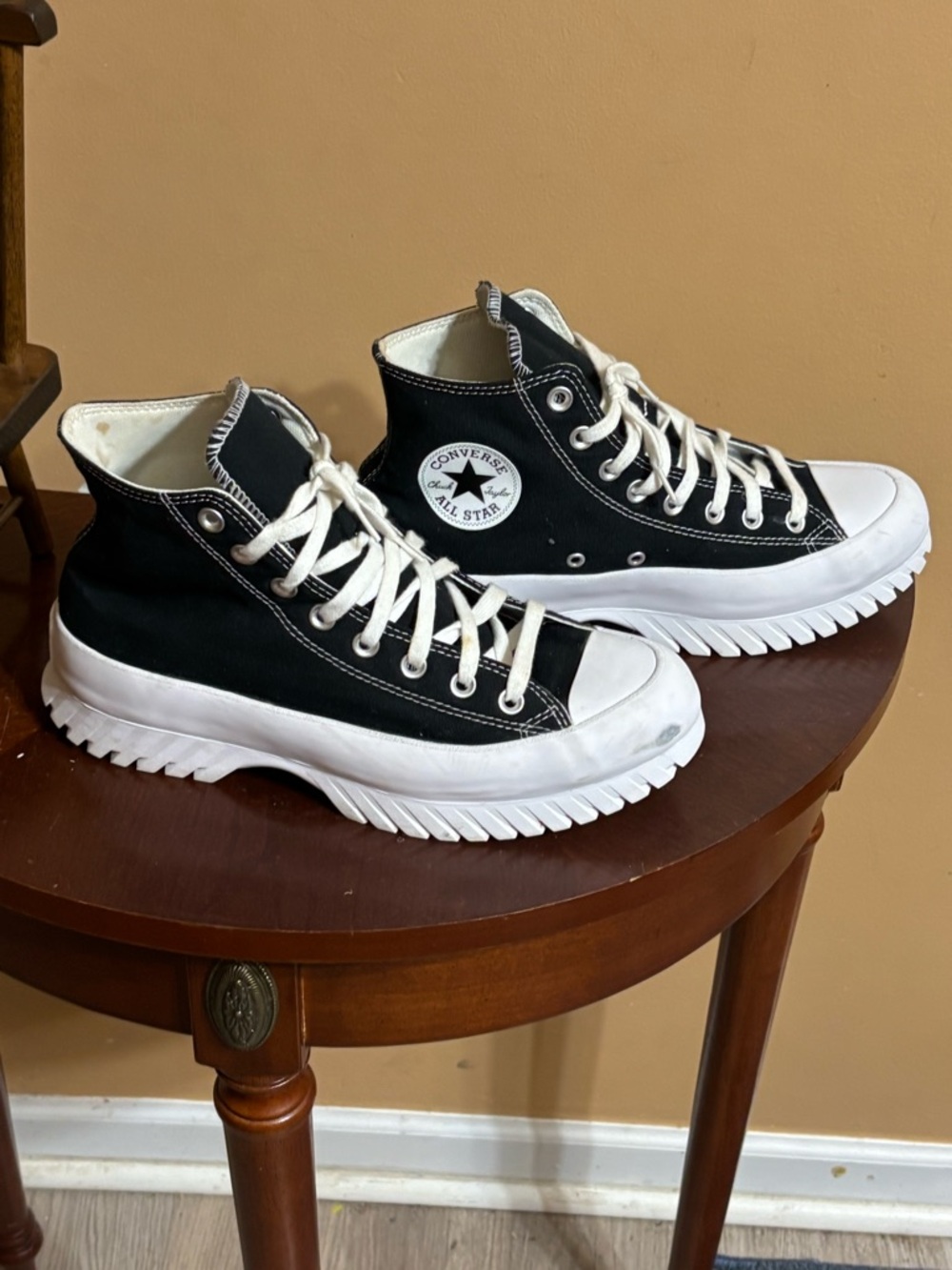 Converse Black and White High-Top Canvas Sneakers Unisex Women size 10.5